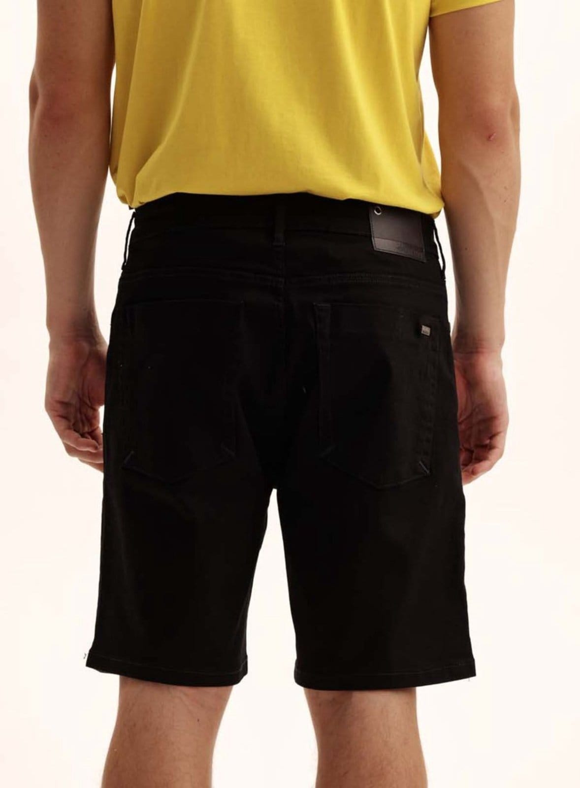 Vista 2 Bermuda Jeans Lavagem Escura - Luan Triton Triton preto