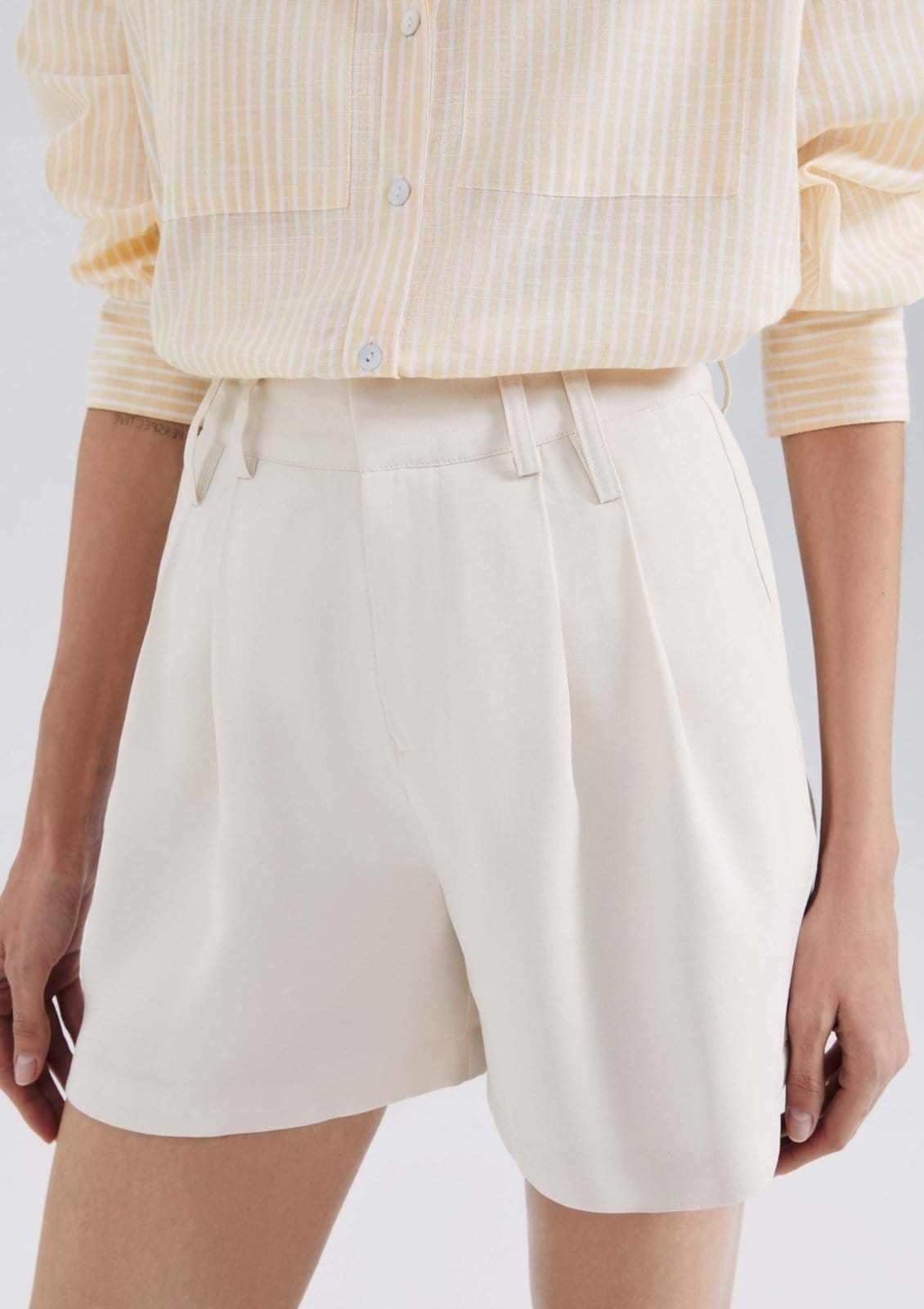 Shorts Feminino Em Alfaiataria Peach Touch