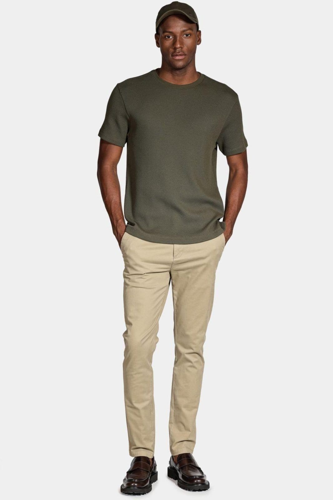 Vista 2 Calça Aramis Chino Clássica Cáqui Aramis bege