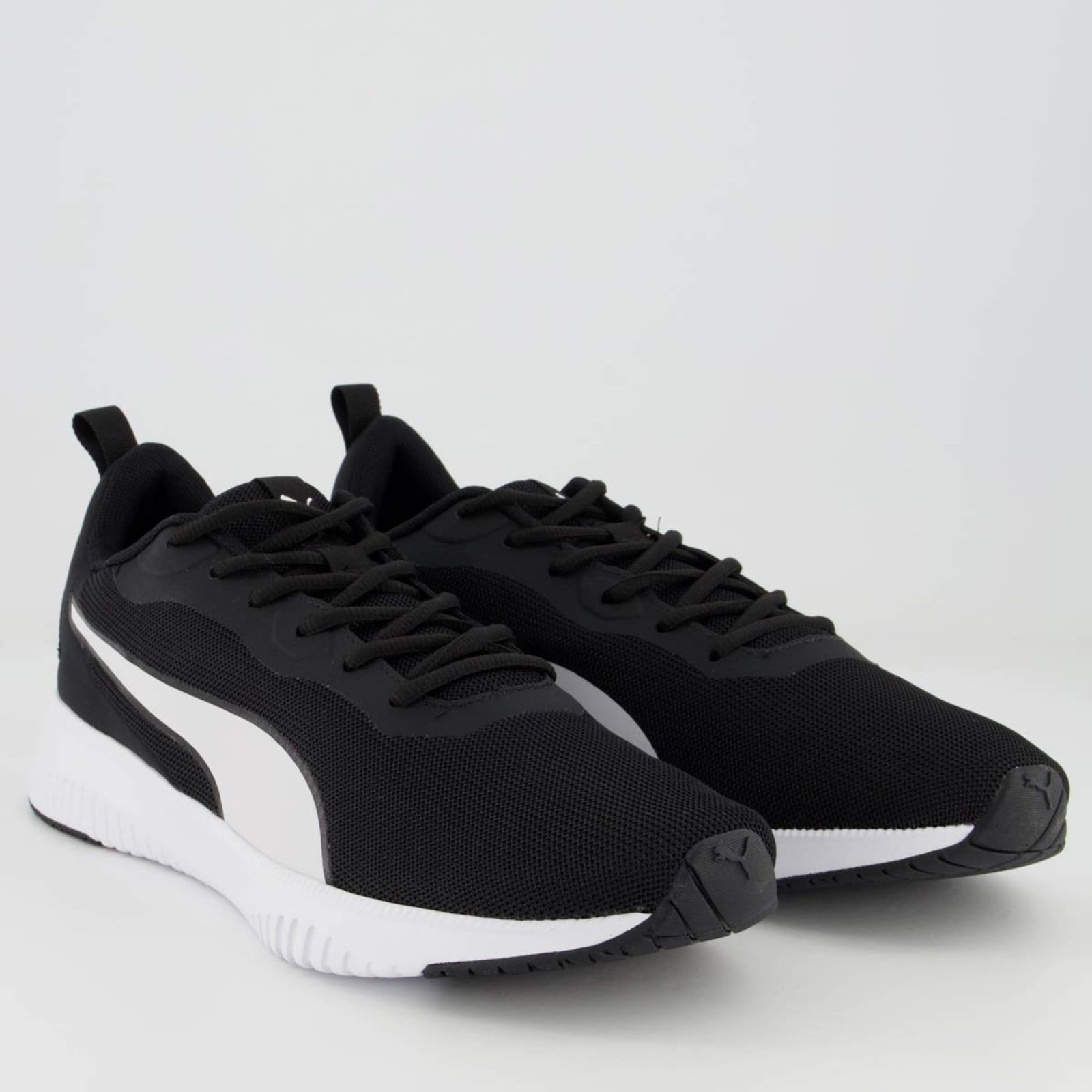 Vista 2 Tênis Puma Flyer Flex BDP Logo e Branco Puma preto