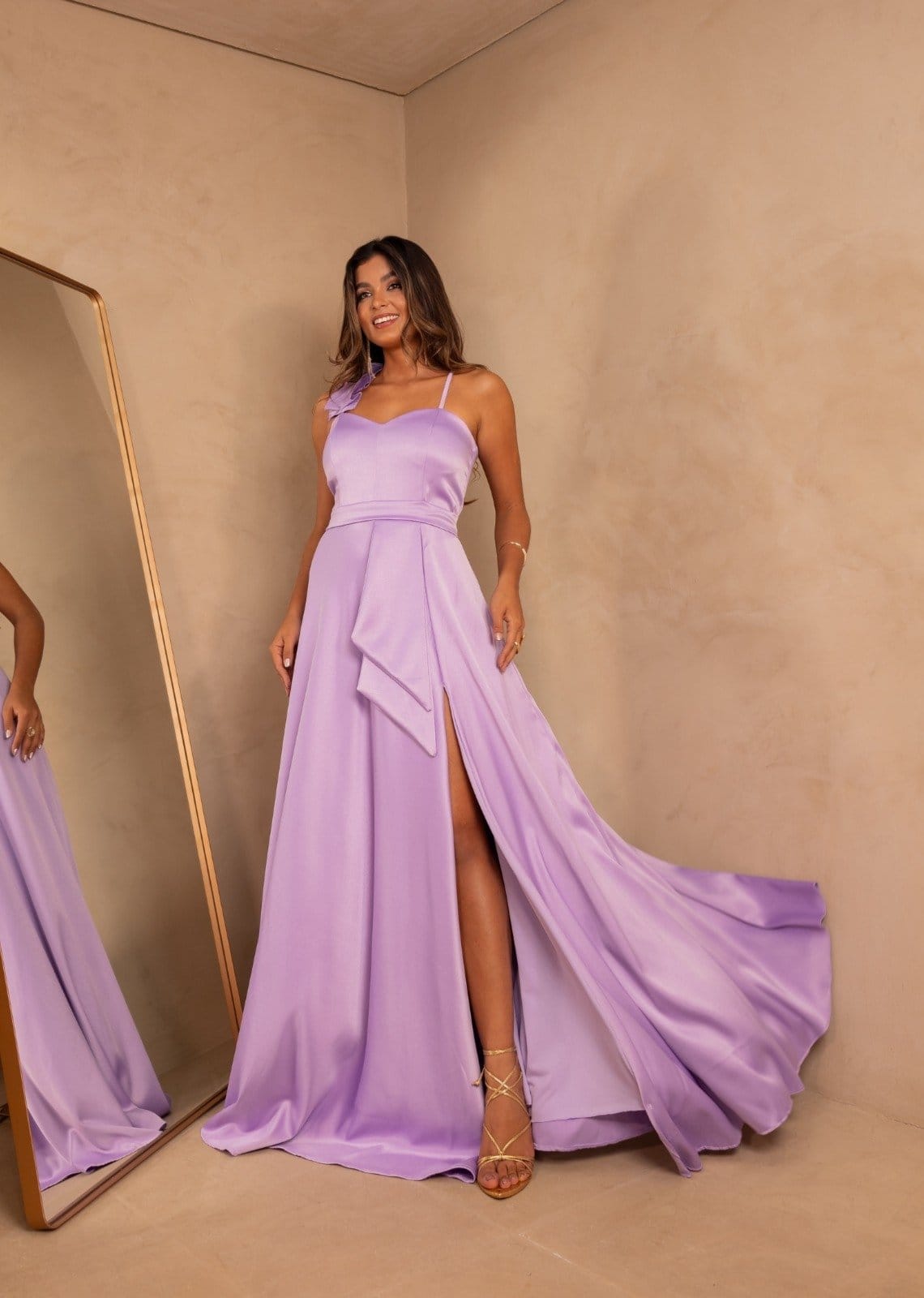 Vestido Longo de Festa Madrinhas Detalhe na Alcinha Acetinado com Fenda Callazi Cia Do Vestido Lavanda Lilás