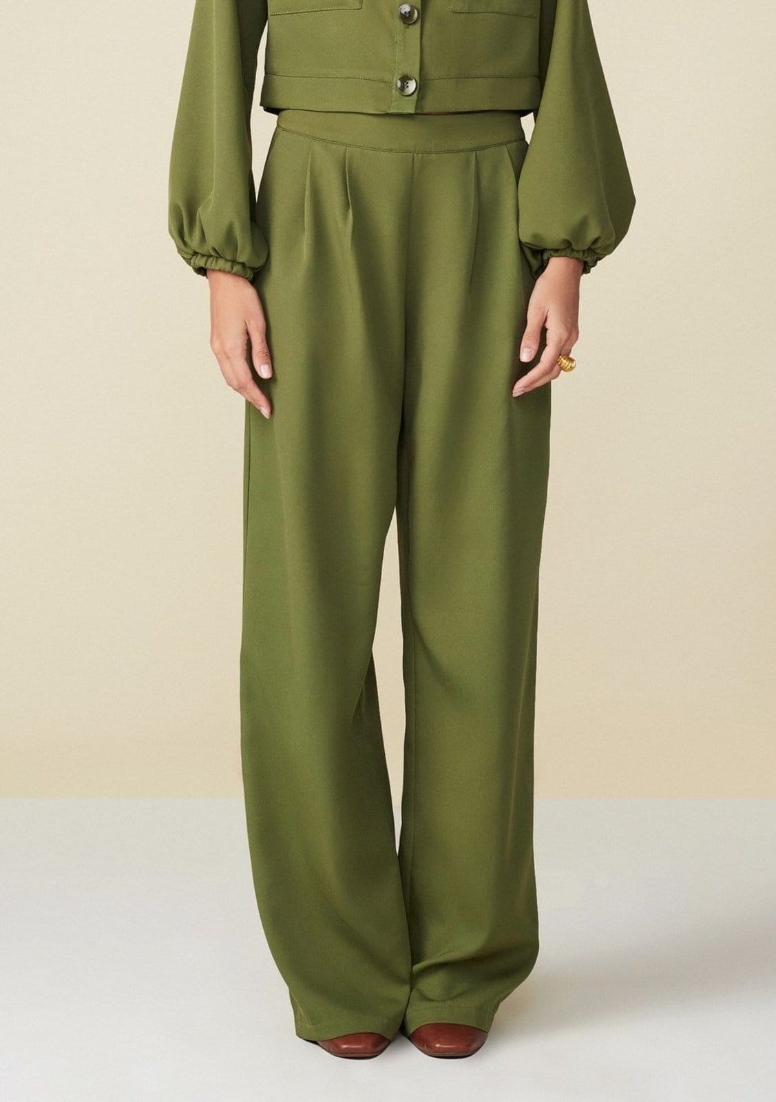 Vista 2 Calça Maria Valentina Reta Cós Intermediário Com Pence Maria Valentina verde