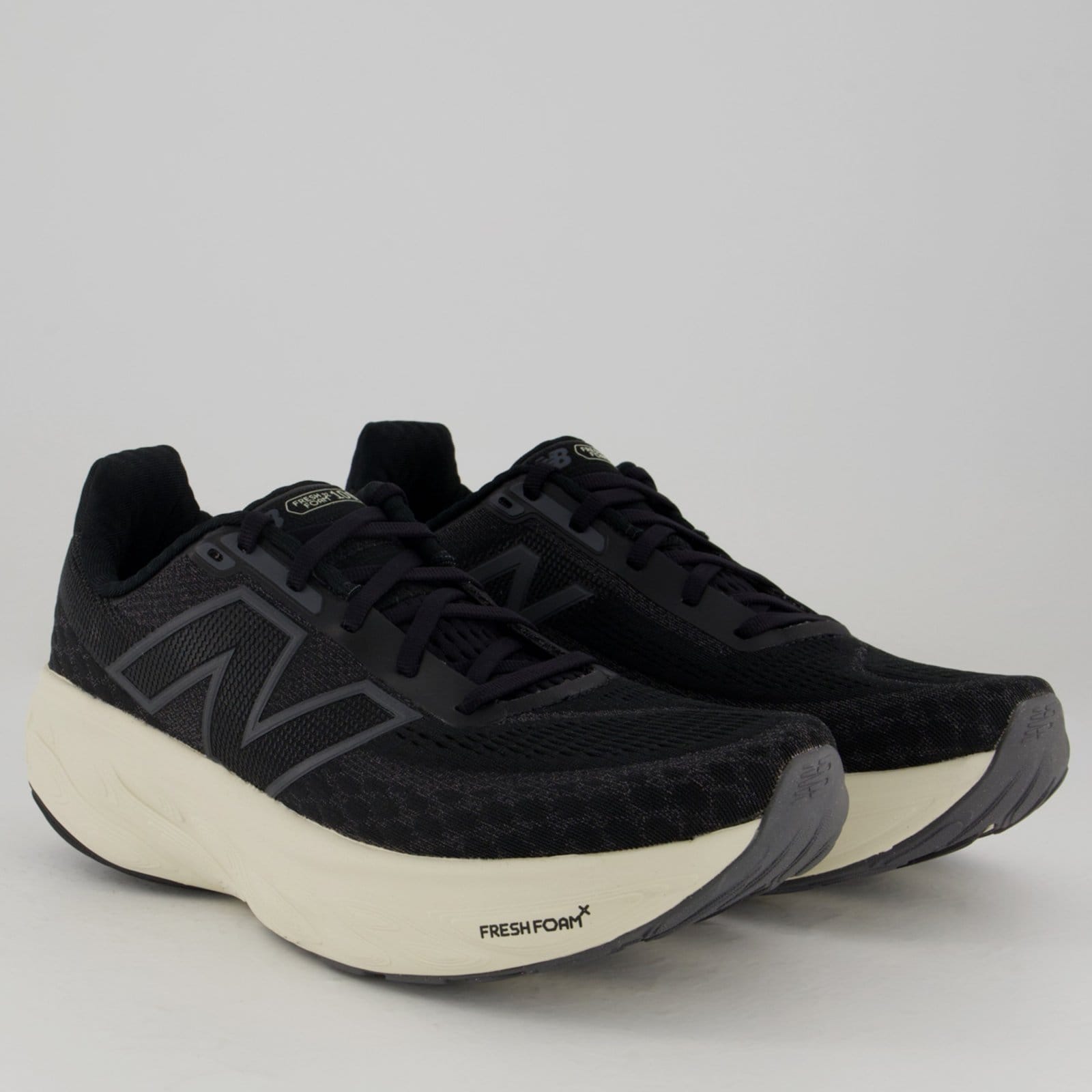 Vista 2 Tênis New Balance Fresh Foam X 1080v14 e Cinza New Balance preto
