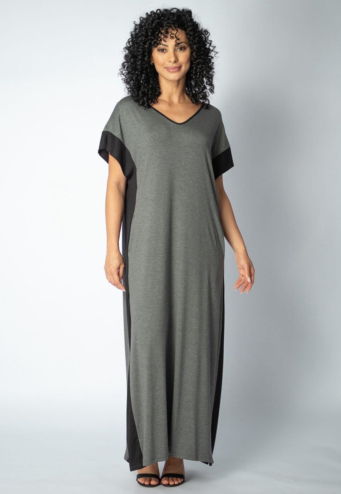 Vista 2 Vestido Bicolor Nheengatu Malha Amazonia Vital Mescla e Amazonia Vital cinza/multicolorido/preto