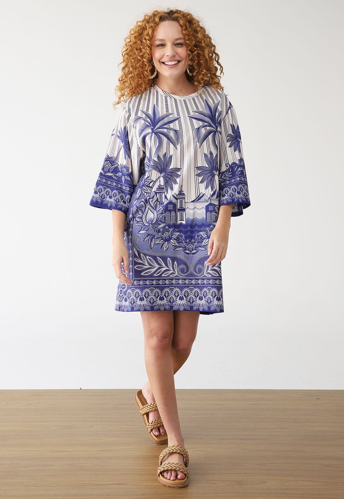 Vestido FARM Curto Tshirt Big Afeto Tropical Off-White