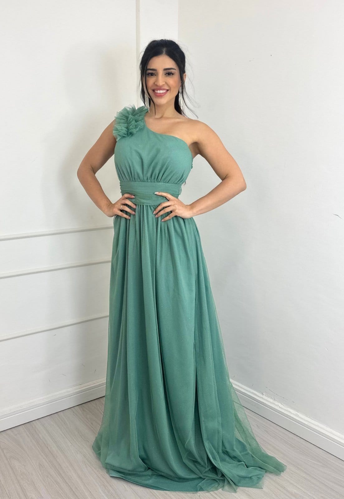 Vestido Longo de Festa Madrinhas Micro Tule com Detalhe no Ombro Gifiany