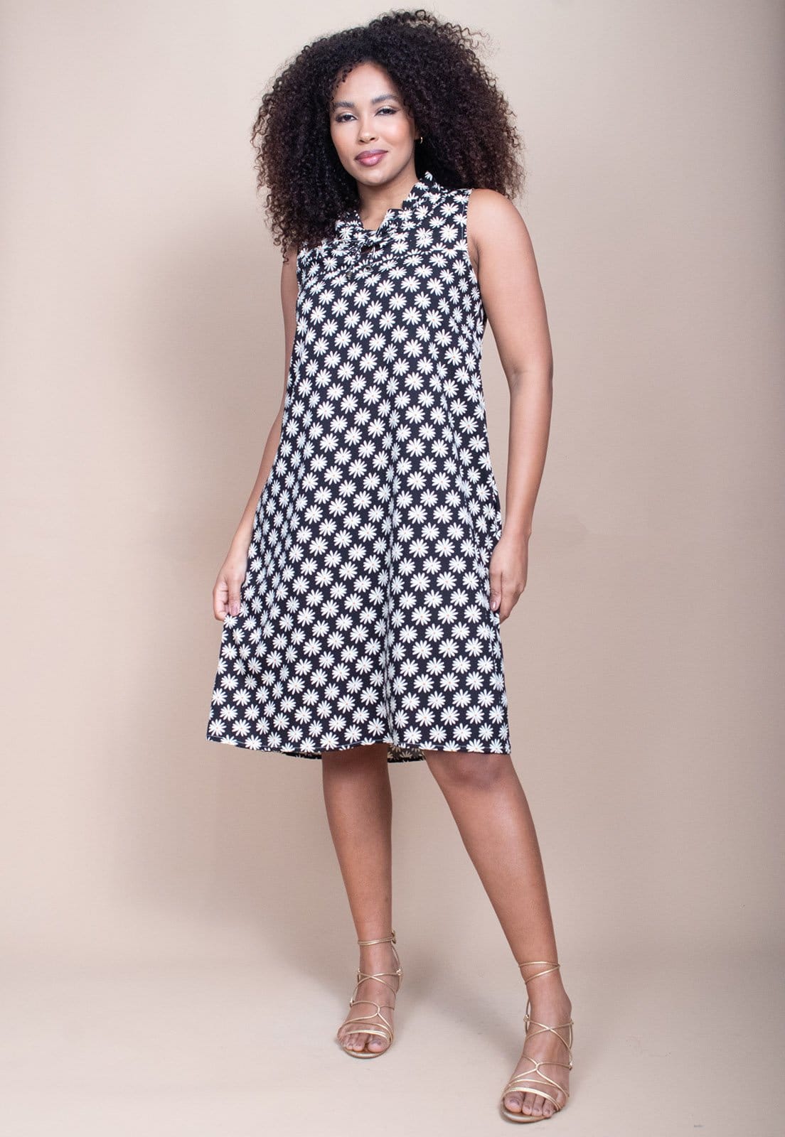 Vista 2 Vestido Midi Cabanafree Viscose Piaf Estampa Festa das Margaridas Cabanafree estampado/off-white