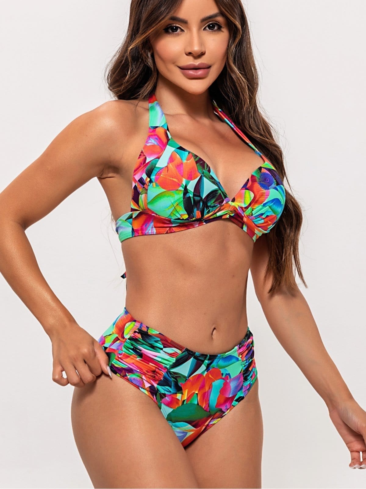 Biquíni Sustentação Orla da Praia com Bojo Cortinão e Calcinha Drapeada Disfarça Barriga Estampado Colorido