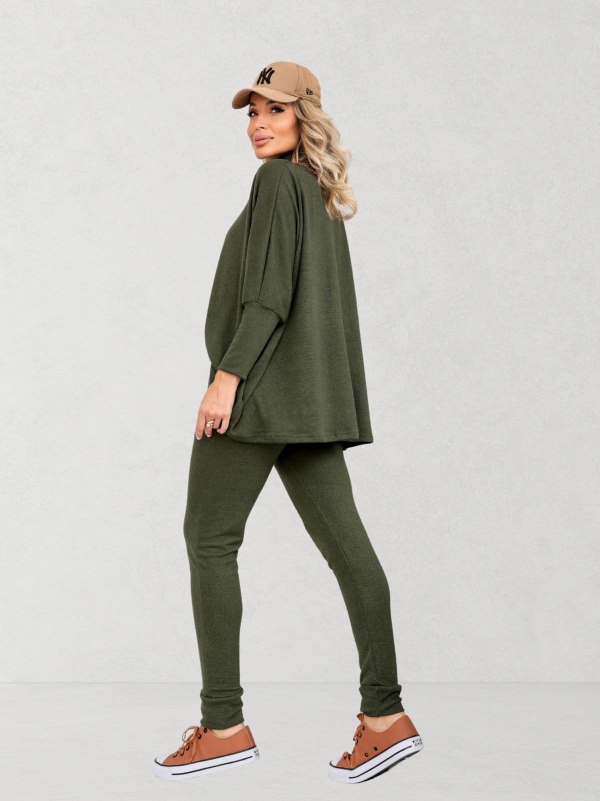 Vista 2 Conjunto Via Lessa Dublin em Malha Tricot Oliva Via Lessa verde