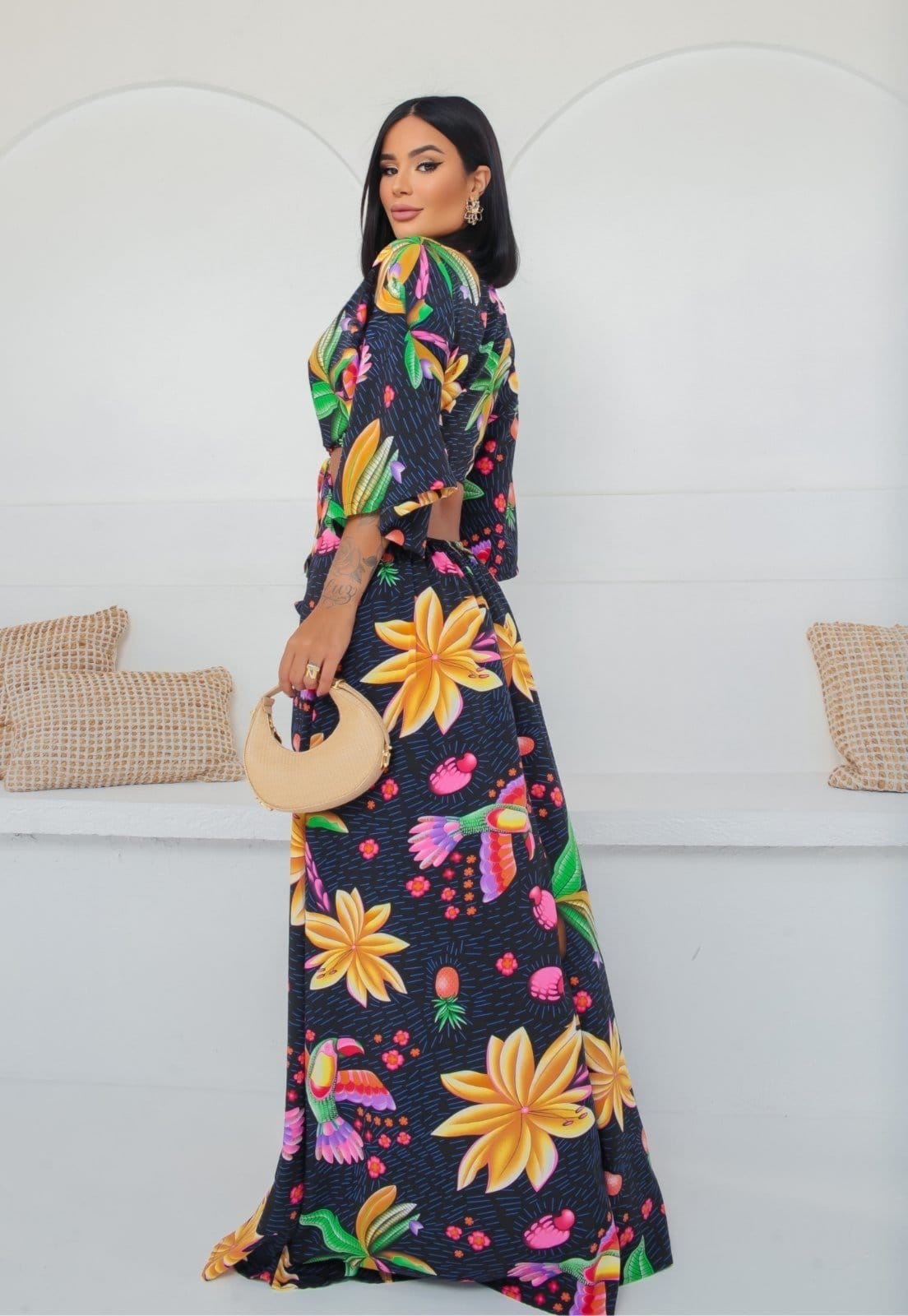 Vista 2 Vestido Longo Abertura no Tórax Farmmy Estampado Viscose Verão Cia do Vestido preto