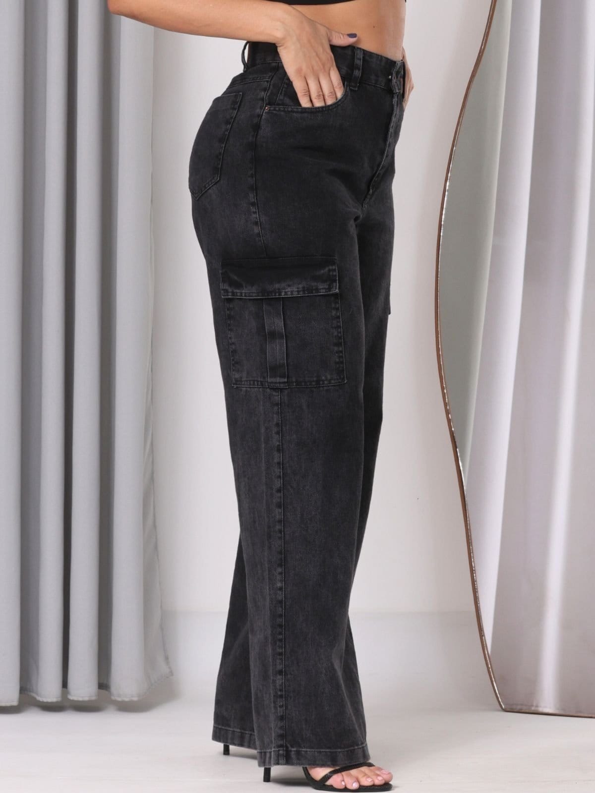 Calça Donna De Paula Cargo Cinza Marmorizada Cintura Alta E Bolsos Laterais