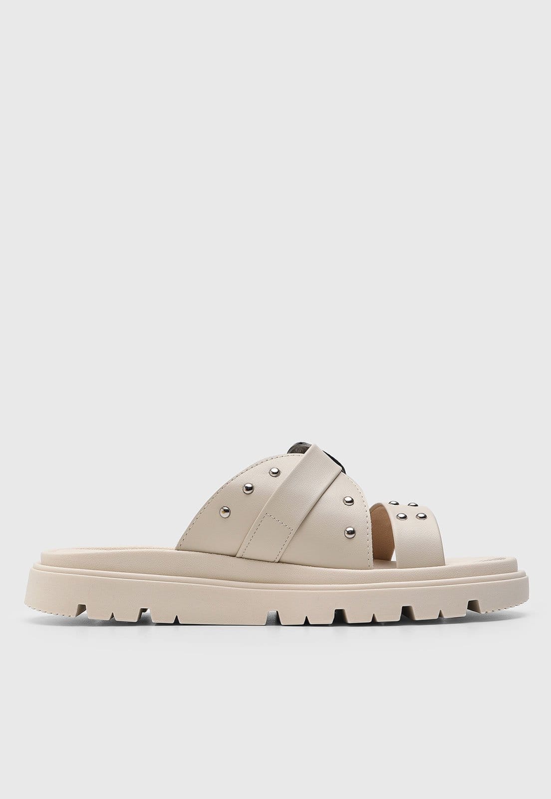 Vista 2 Rasteira Feminina Moleca Fivela e Tachas Off-White MOLECA off-white white