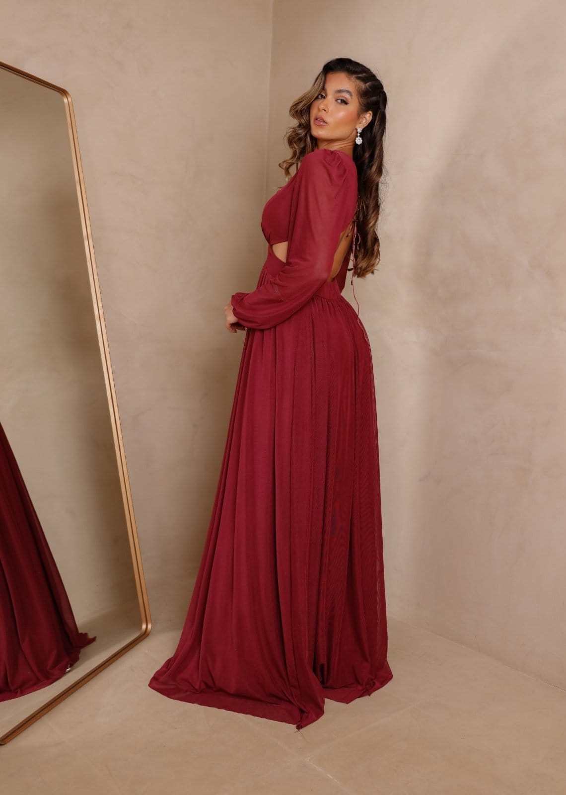 Vista 2 Vestido Longo de Festa Manga Longa Abertura Lateral Micro Tule Didyene Cia do Vestido Marsala Cia do Vestido bordô