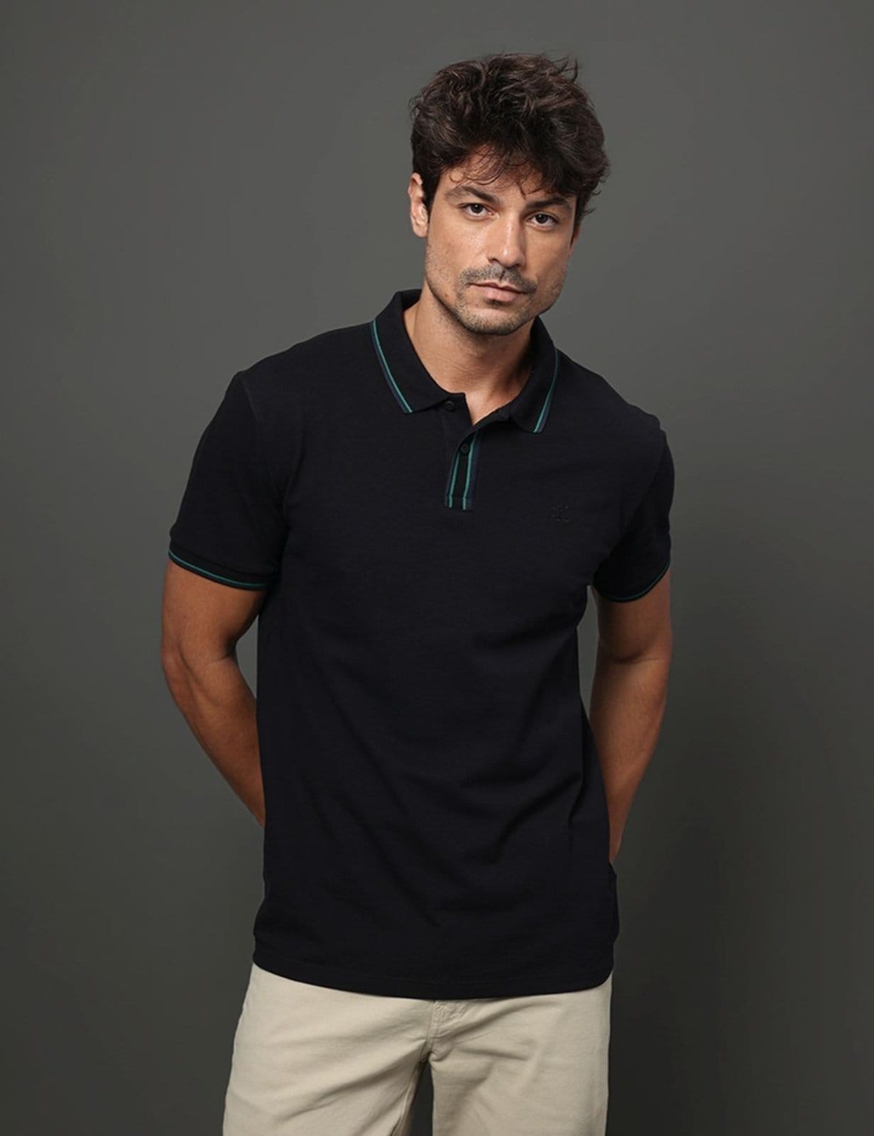 Vista 2 Polo Masculina Listras Peitilho Calvin Klein Jeans Calvin Klein Jeans preto