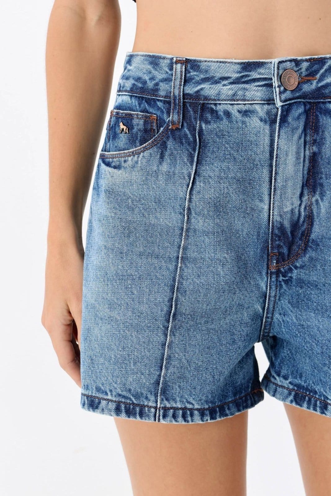 Vista 2 Short Mom com Nervura ACT FEMININO jeans