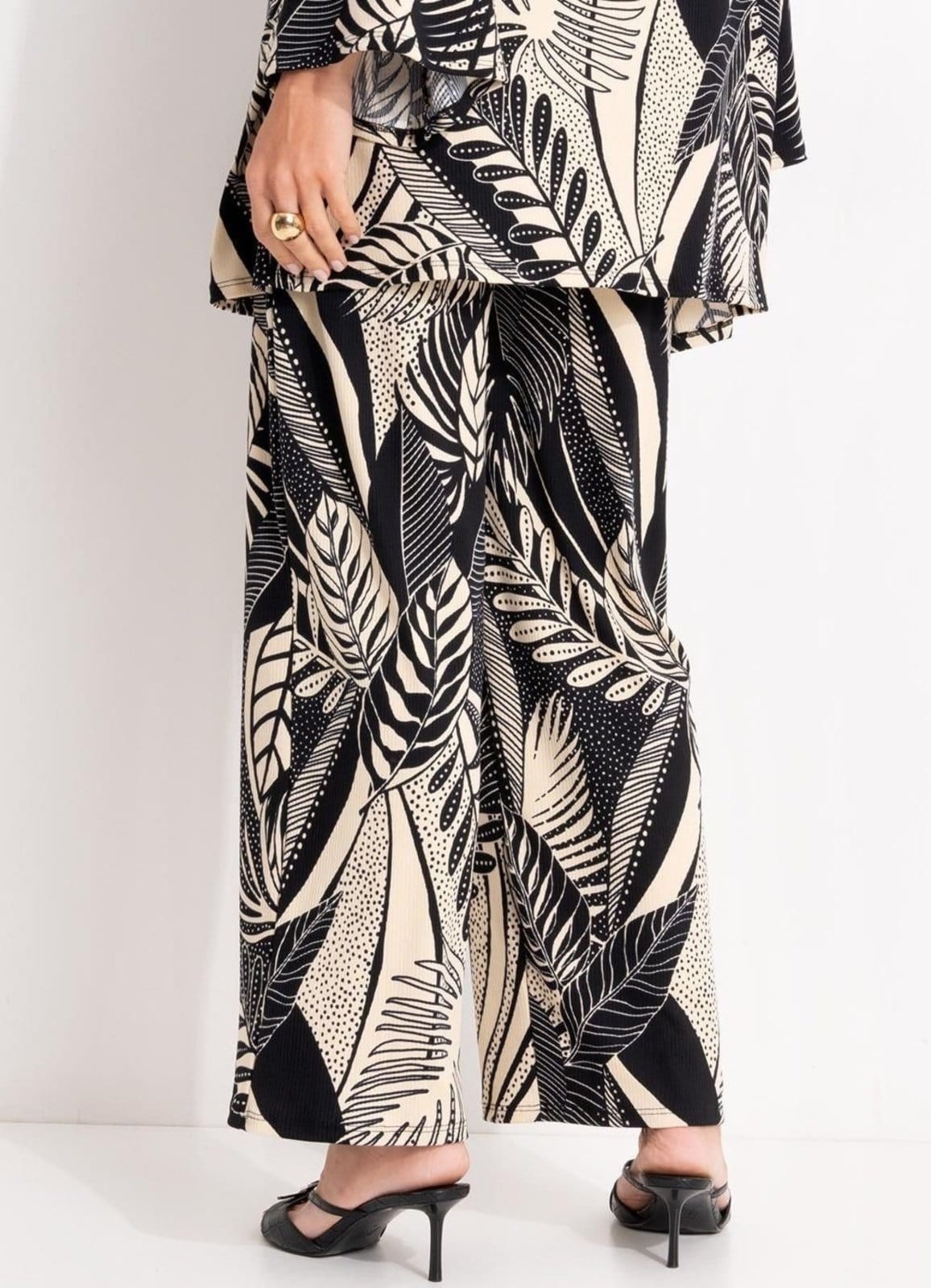 Vista 2 Calça Em Canelado Folhagem Quintess preto