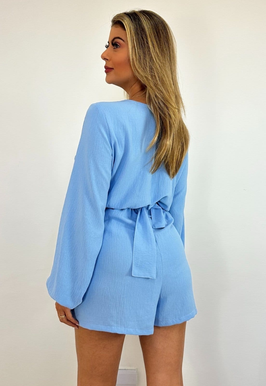 Vista 2 Macaquinho Curto Manga Longa Transpasse Yohanna Crepe Cia do Vestido nude