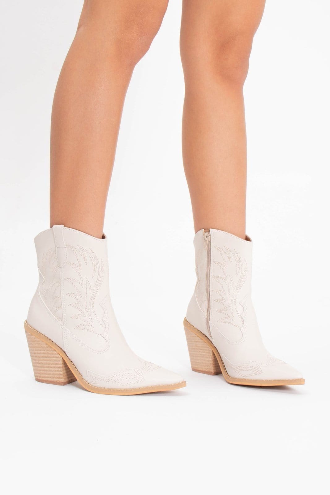 Vista 2 Bota Western Off White Suzana Santos off-white white