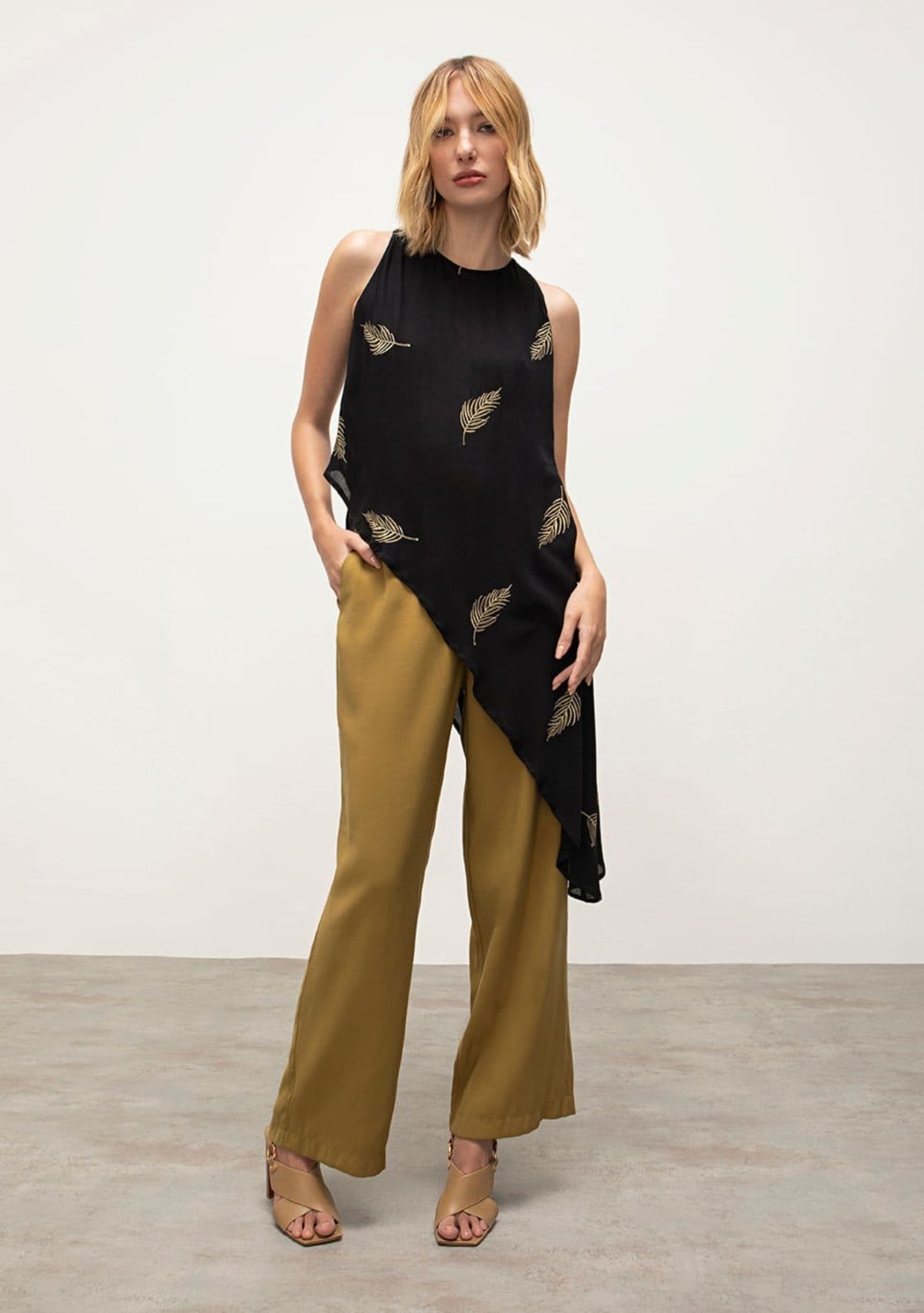 Calça Iódice Reta Cós Alto Detalhe Passante