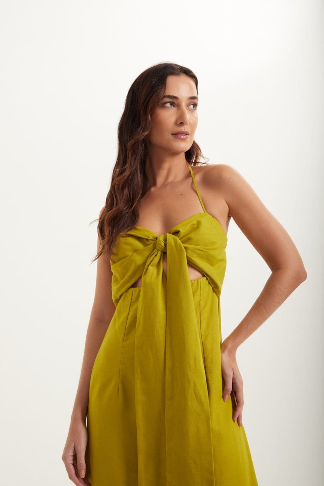 Vista 2 Macacão Lez a Lez Longo Frente Única Com Recorte E Amarração Lez a Lez poás