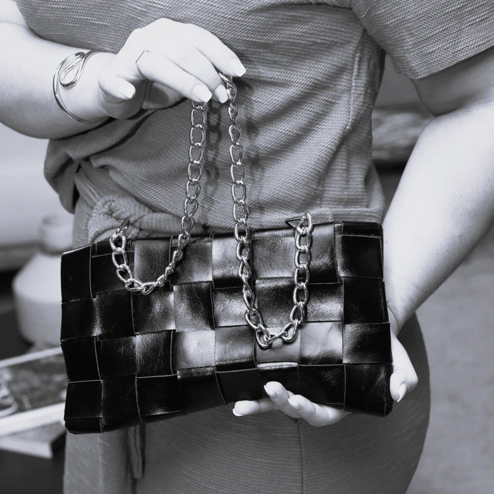 Vista 2 Bolsa Amo Calçados Aurora em Couro Dourada Amo Calçados dourado