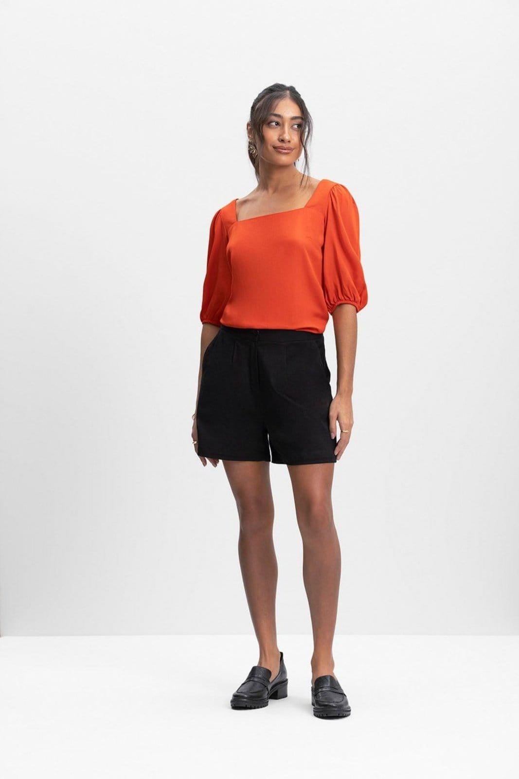 Shorts feminino em sarja comfort Essendi