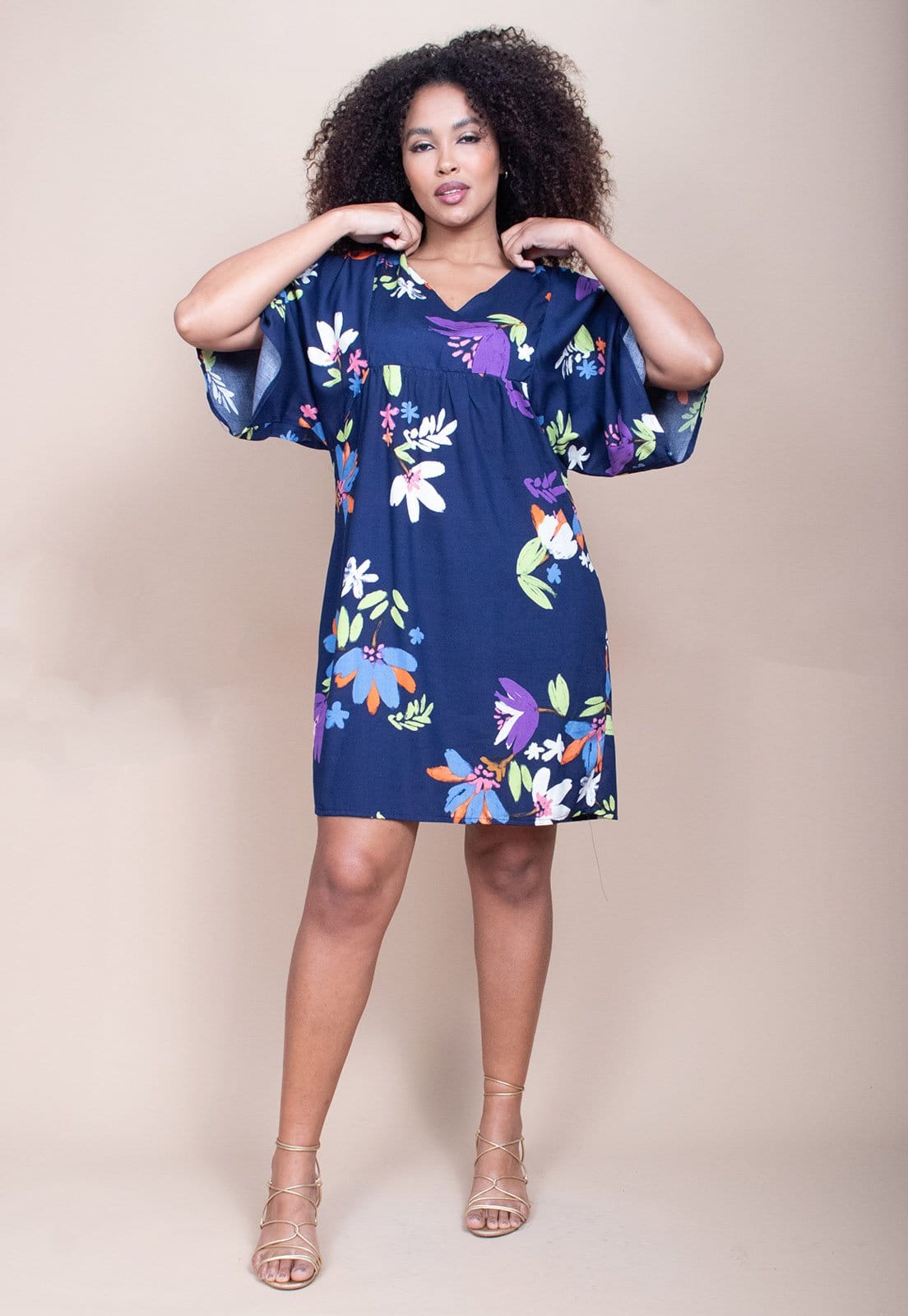 Vista 2 Vestido Curto Cabanafree Pequi Viscose Festa das Flores Cabanafree azul/estampado/laranja/off-white azul