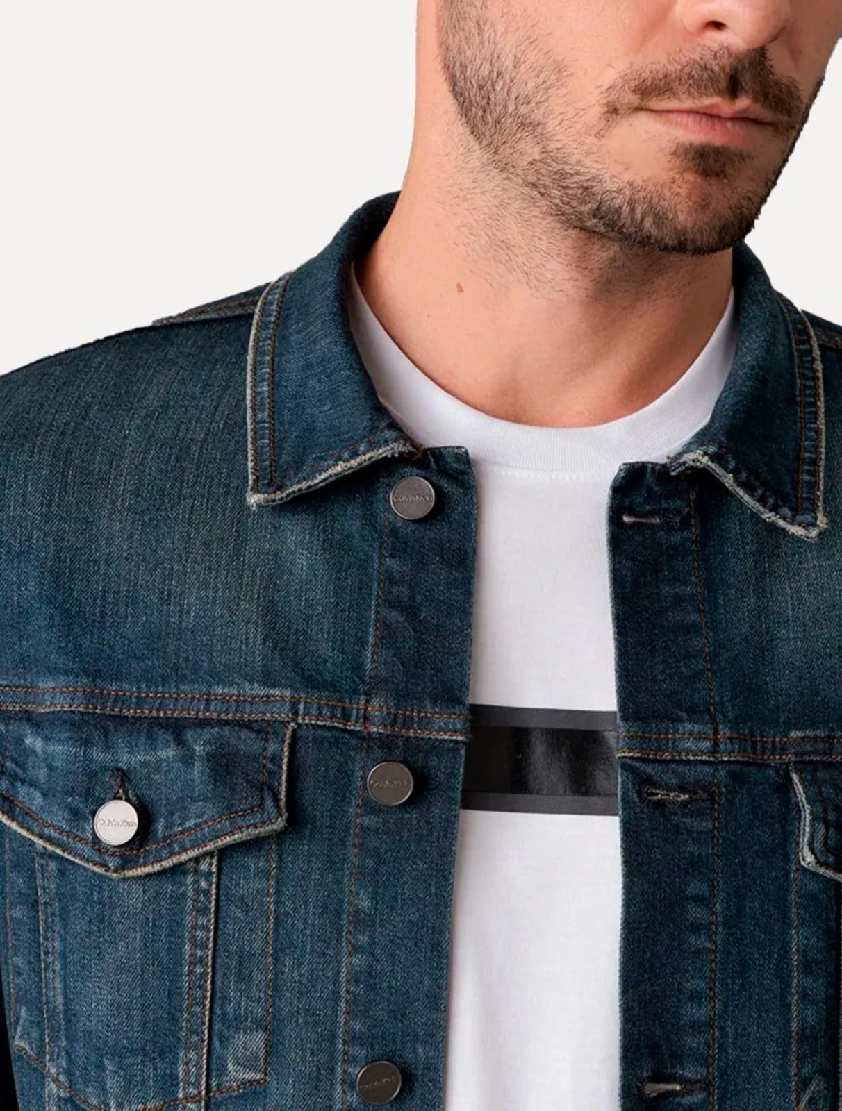 Vista 2 Jaqueta Calvin Klein Trucker Stoned Denim Azul Escuro Calvin Klein azul denim