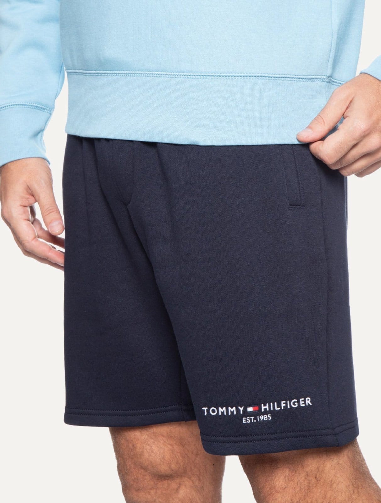 Vista 2 Bermuda Tommy Hilfiger Moletom Masculina Small Logo Tommy Hilfiger azul marinho