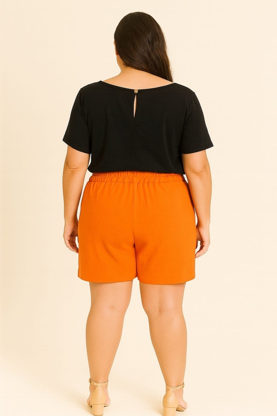 Vista 2 Conjunto Plus Size Bermuda Linho Forrada com Blusa Estampada Summer Body preto