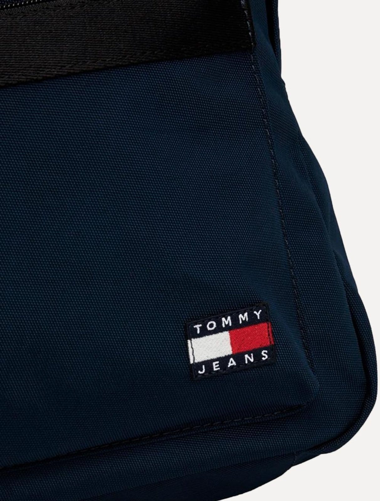 Vista 2 Mochila Tommy Jeans Daily Dome Tommy Jeans azul marinho