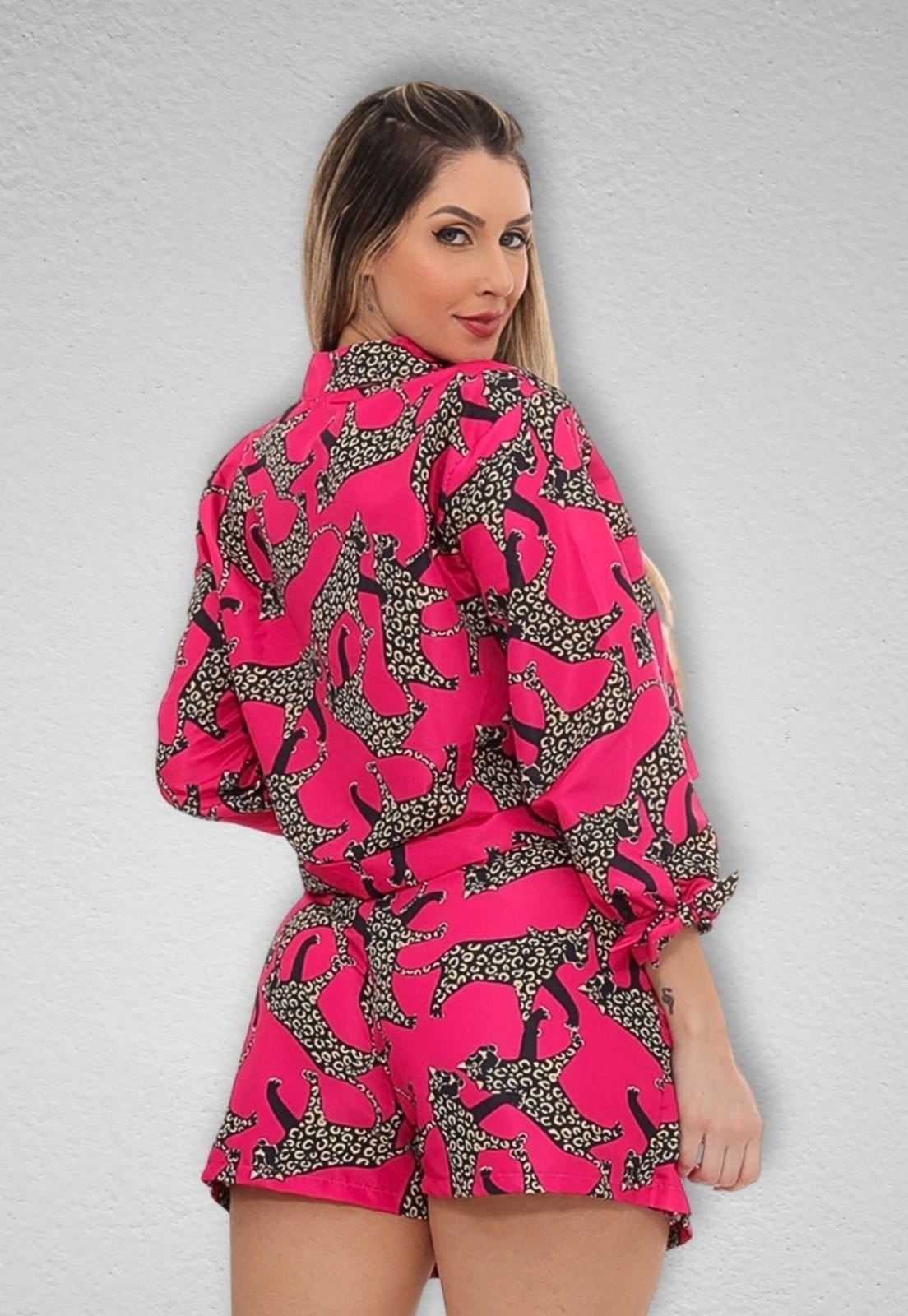 Vista 2 Conjunto Feminino Animal Print Jaqueta Bomber e Short Saia NKTEX pink