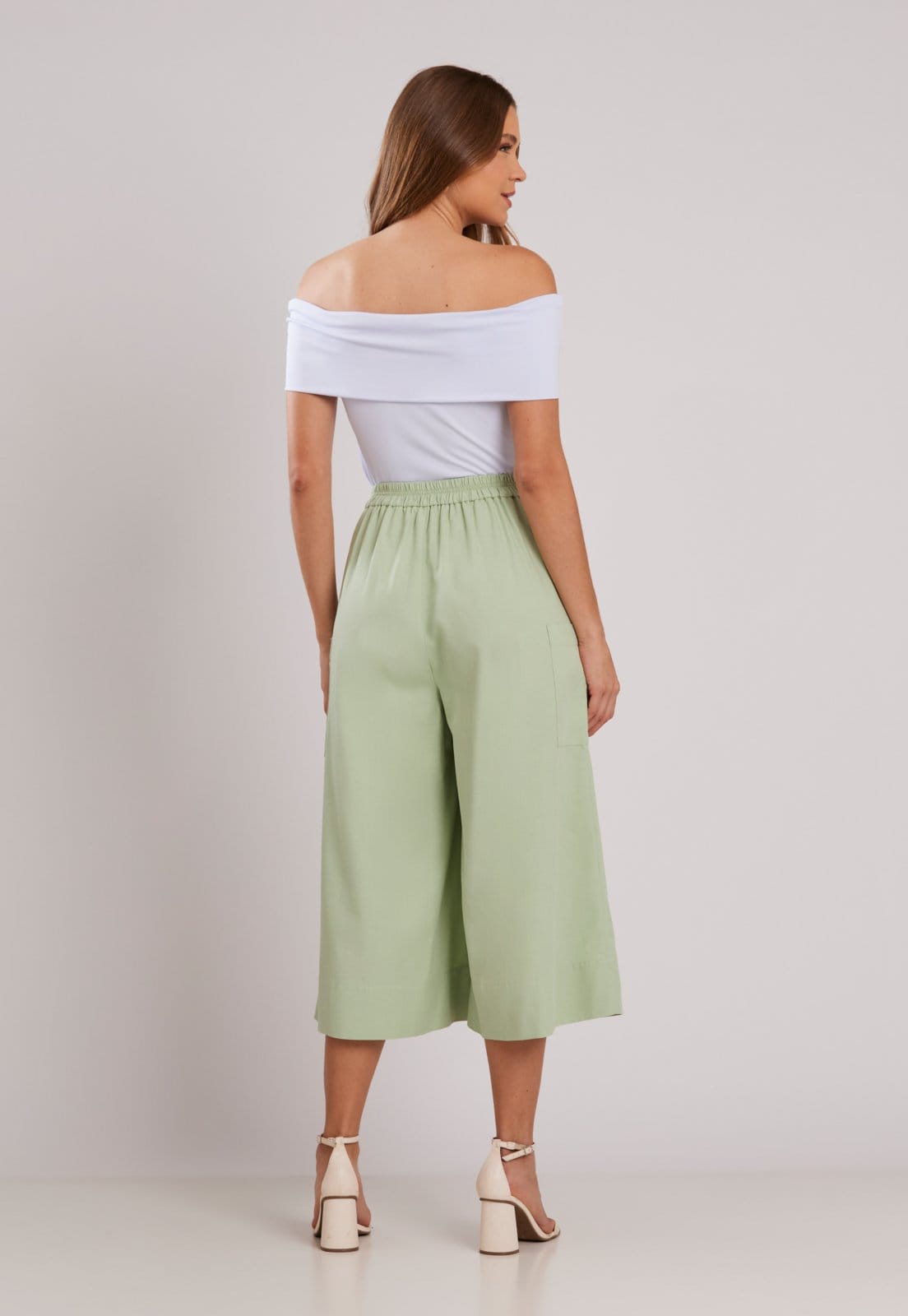 Vista 2 Calça Pantalona Miss joy 8482 Pantacourt Transpassada MISS BY JOY verde