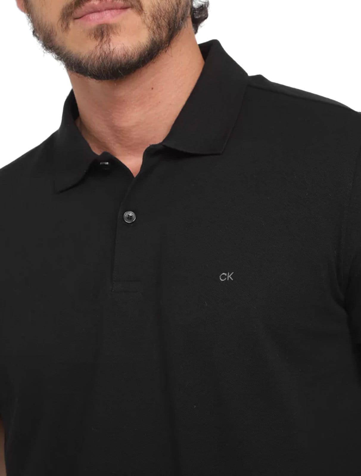 Vista 2 Polo Calvin Klein Masculina Piquet Slim Básica Sem Friso Preta Calvin Klein preto