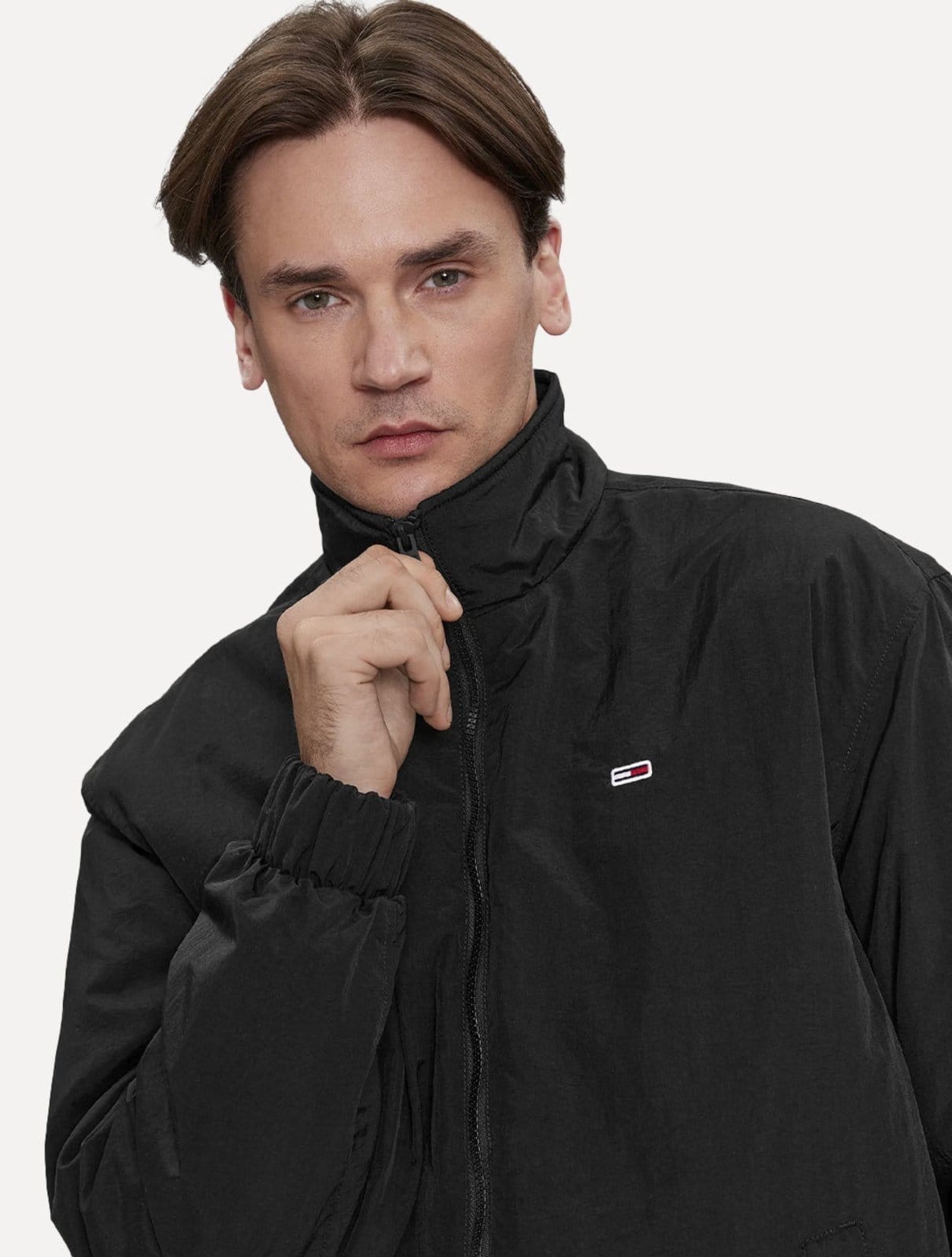 Vista 2 Jaqueta Tommy Jeans Masculina Essential Padded Plain Preta Tommy Jeans preto