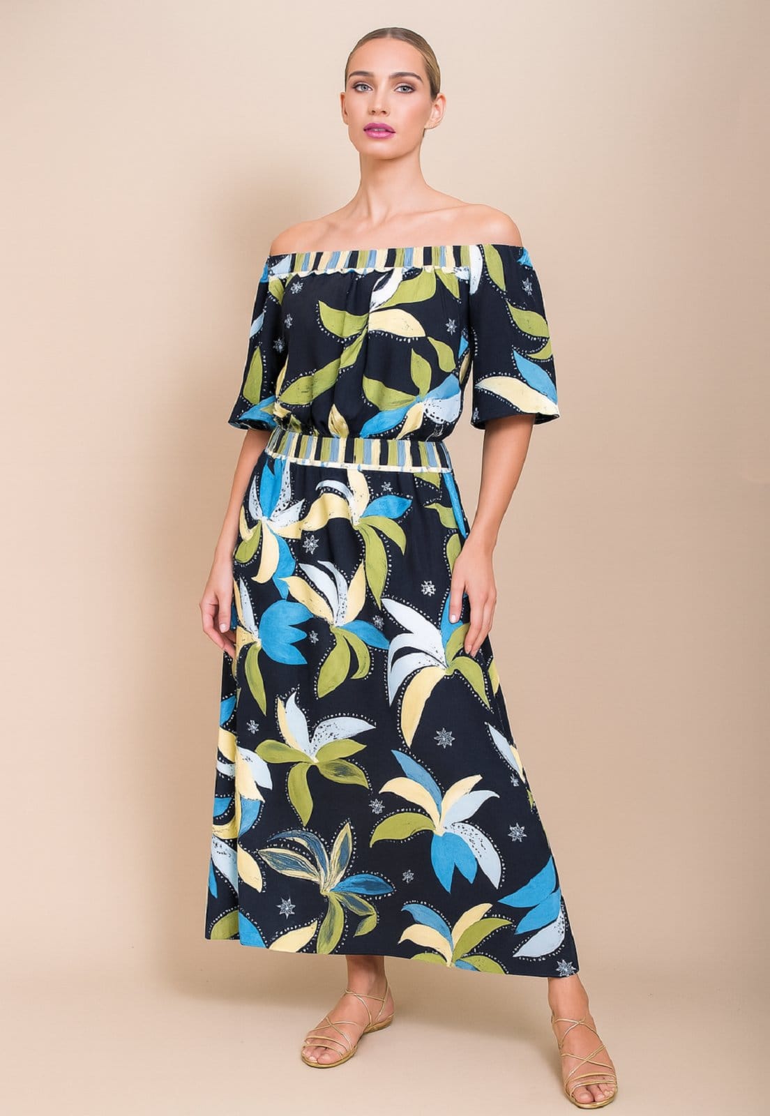 Vestido Midi Cabanafree Ciganinha Viscose sem Lapela Estampa Jardim Noturno