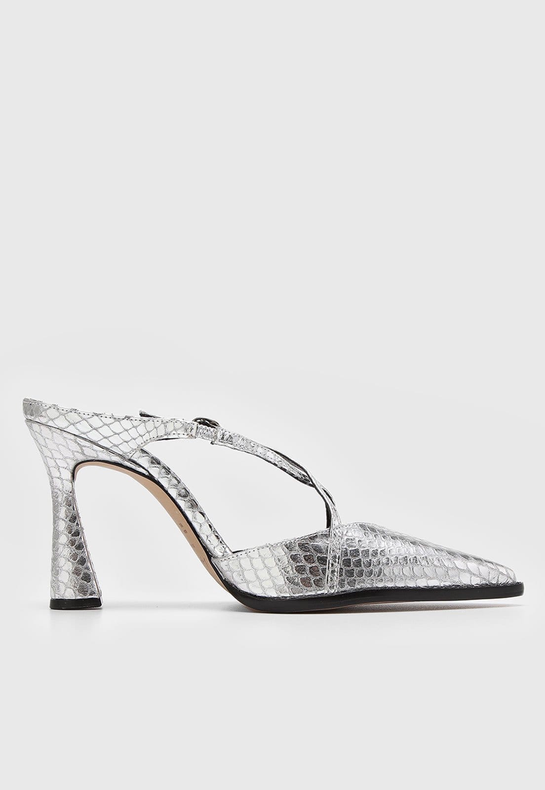 Vista 2 Scarpin Luiza Barcelos Metalizado Preta Luiza Barcelos preto