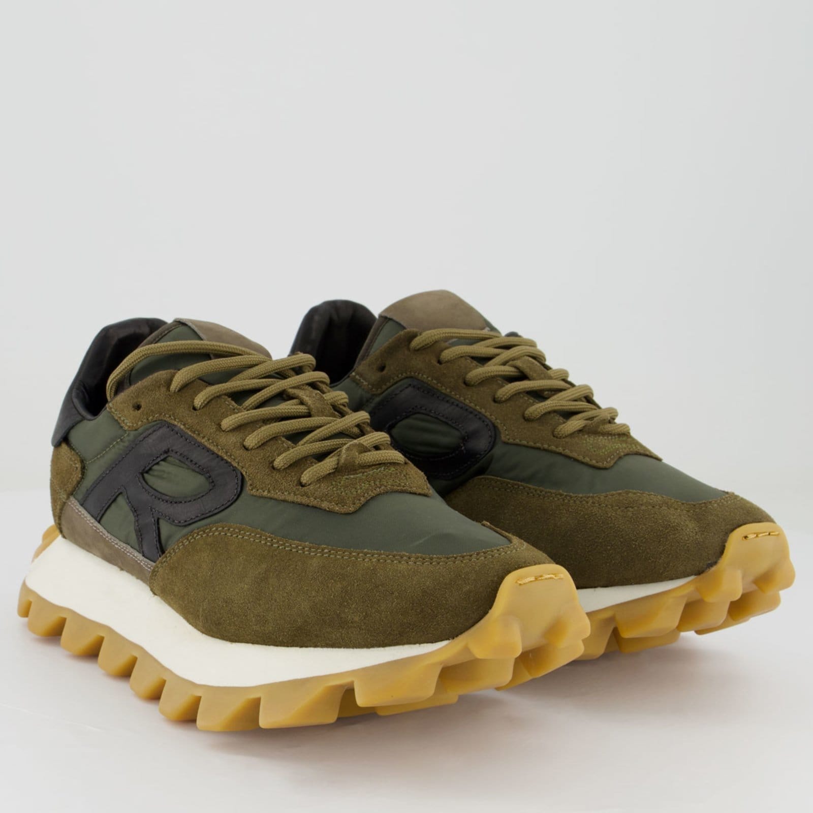 Vista 2 Tênis Reserva Yankee e Preto Reserva verde