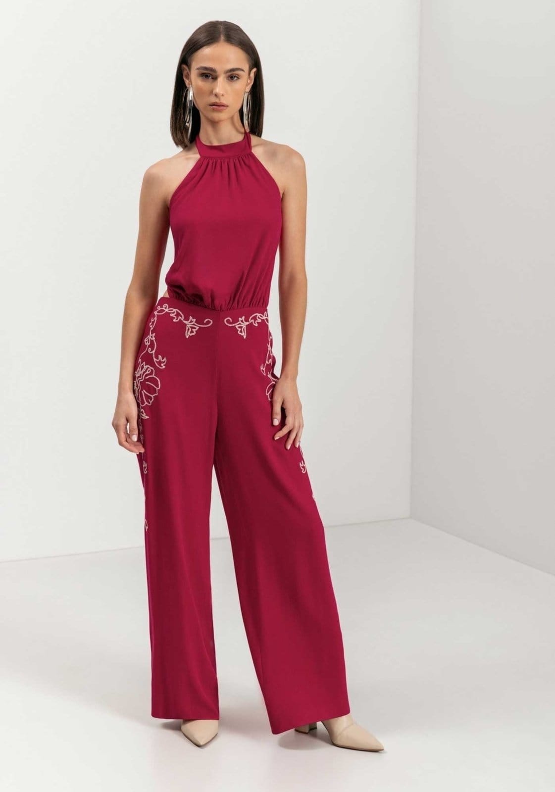 Macacão Longo Frente Única Com Bordado E Amarração