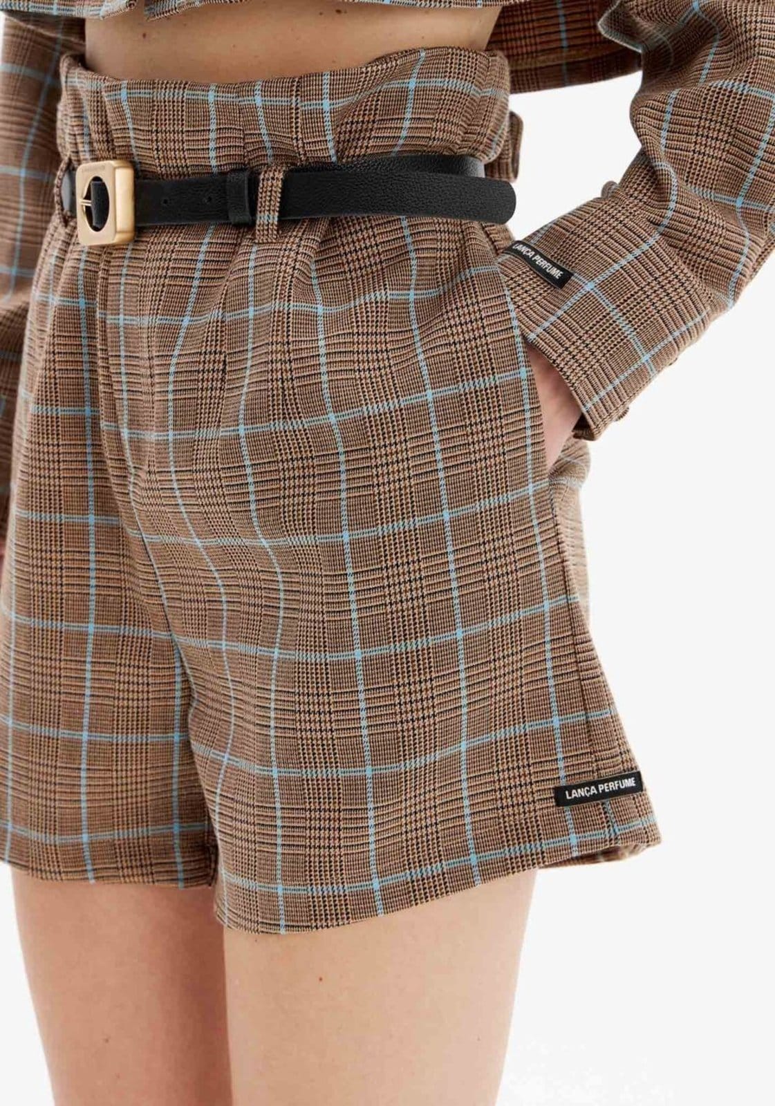Vista 2 Bermuda Clochard Com Cintura Alta Lança Perfume marrom