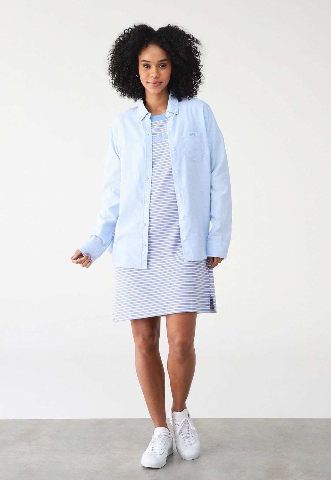 Vista 2 Vestido GAP Curto Listrado GAP branco