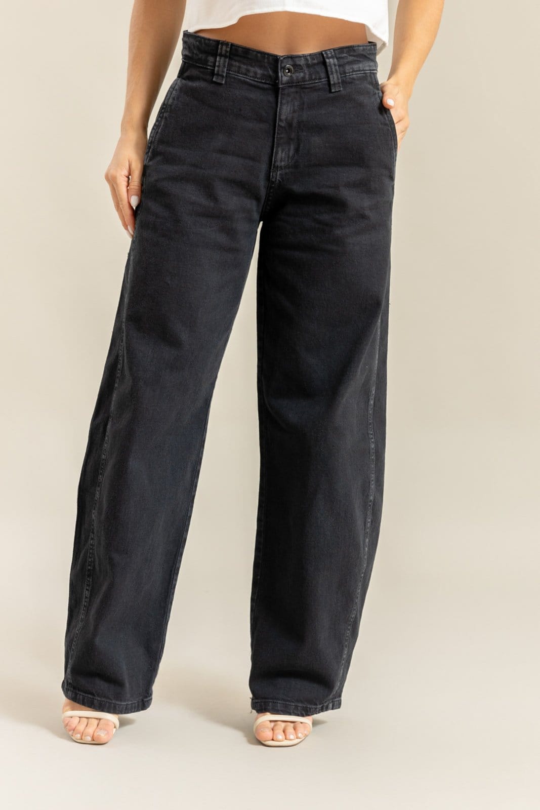 Vista 2 Calça Sarja Feminina Wide Balloon Black Dialogo Jeans Preto DIALOGO preto black