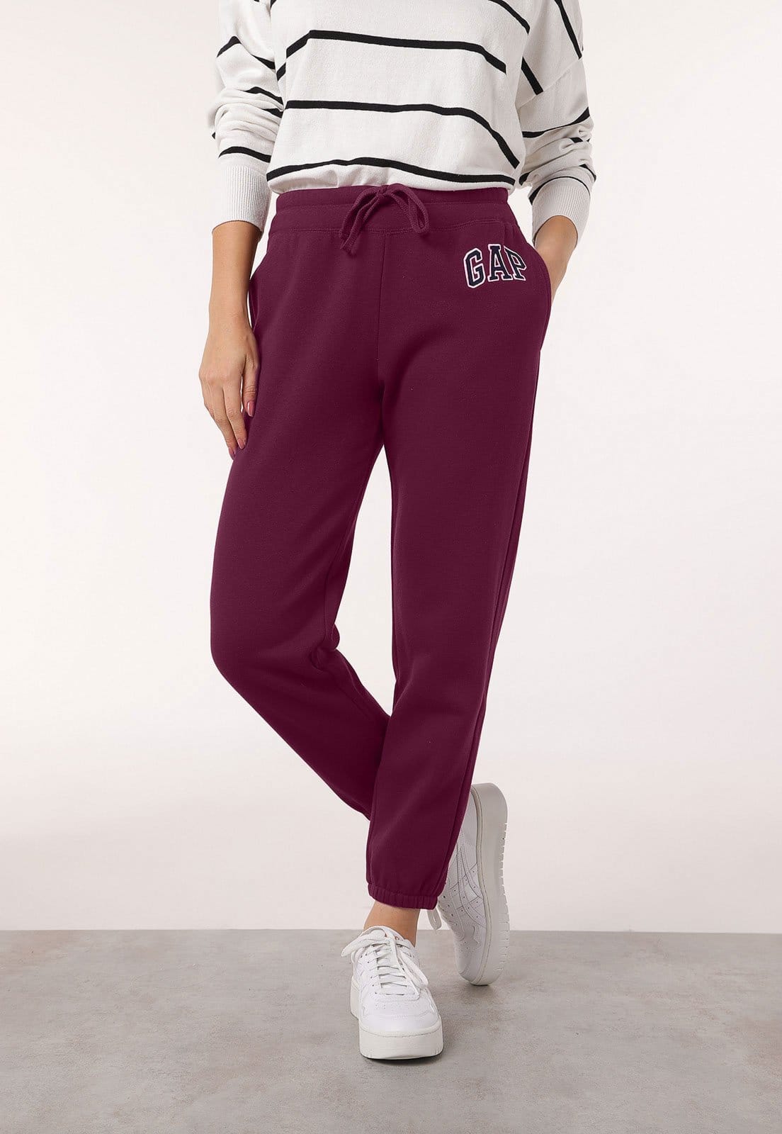 Vista 2 Calça de Moletom GAP Jogger Logo Bordado GAP bordô