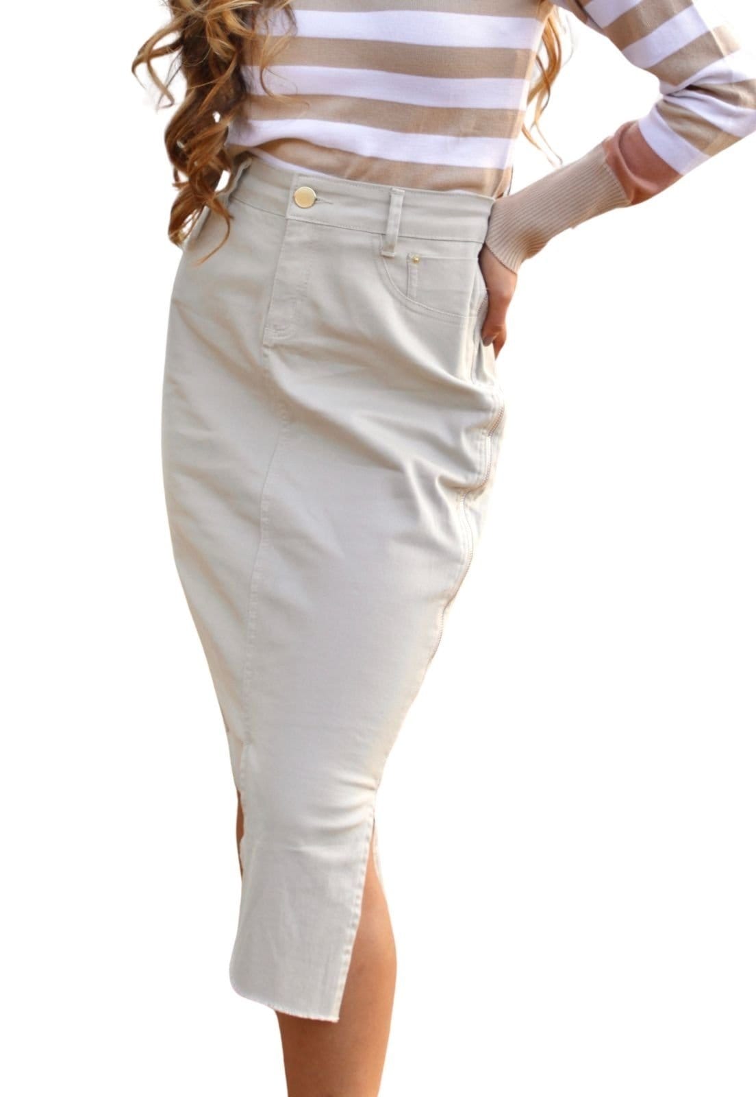 Vista 2 Saia Midi Jeans Cintura Alta Detalhe Lateral Tubinho Creme Cia do Vestido bege