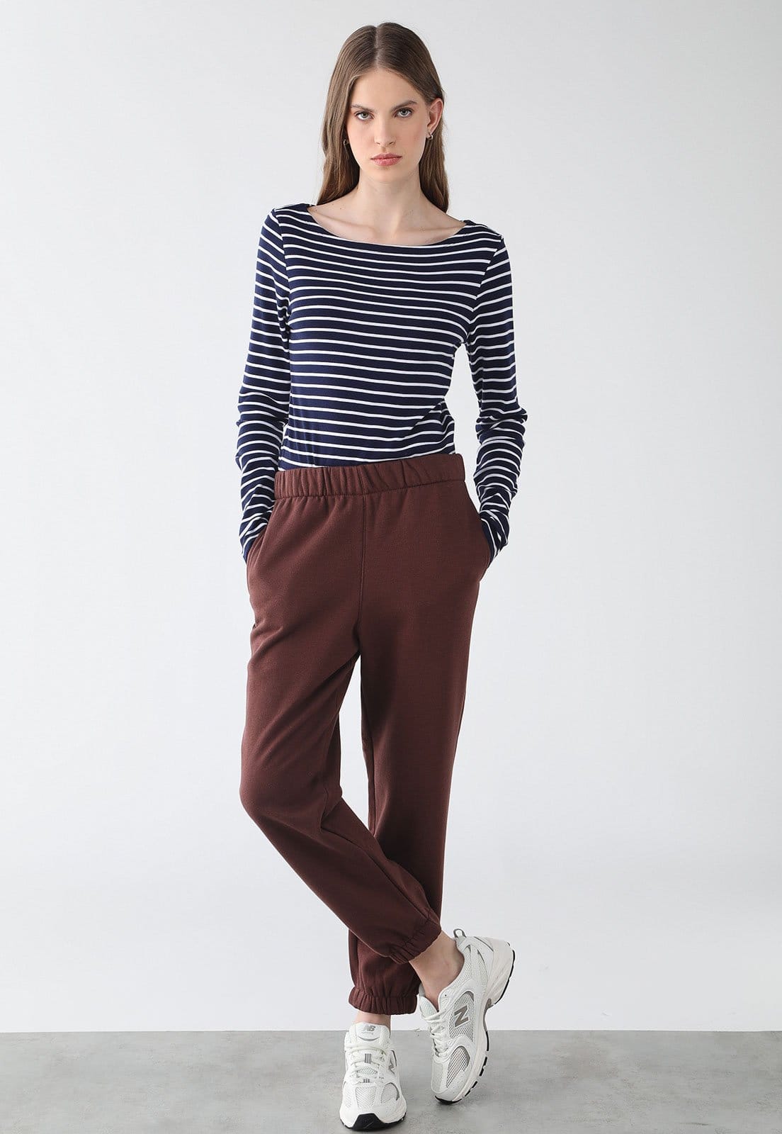 Vista 2 Calça Feminina GAP Cintura Alta GAP marrom