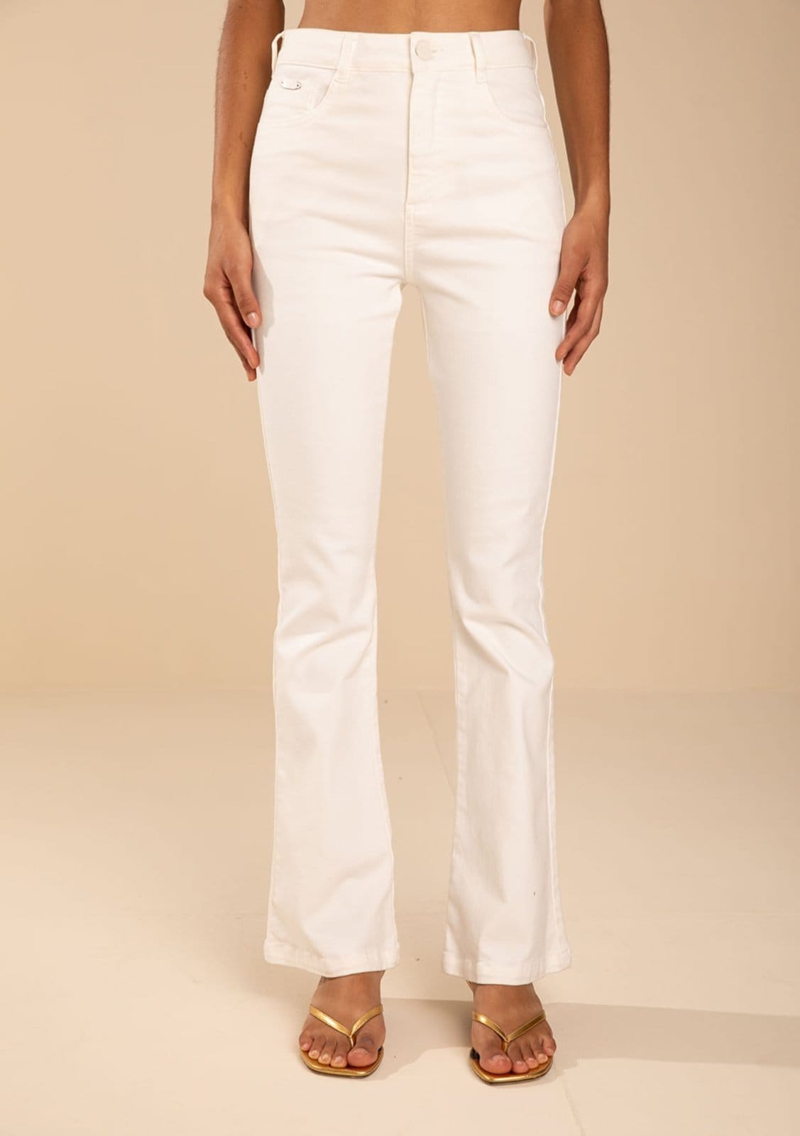 Vista 2 Calça Morena Rosa Boot Cut Alta Off Off-white Morena Rosa off-white rosa