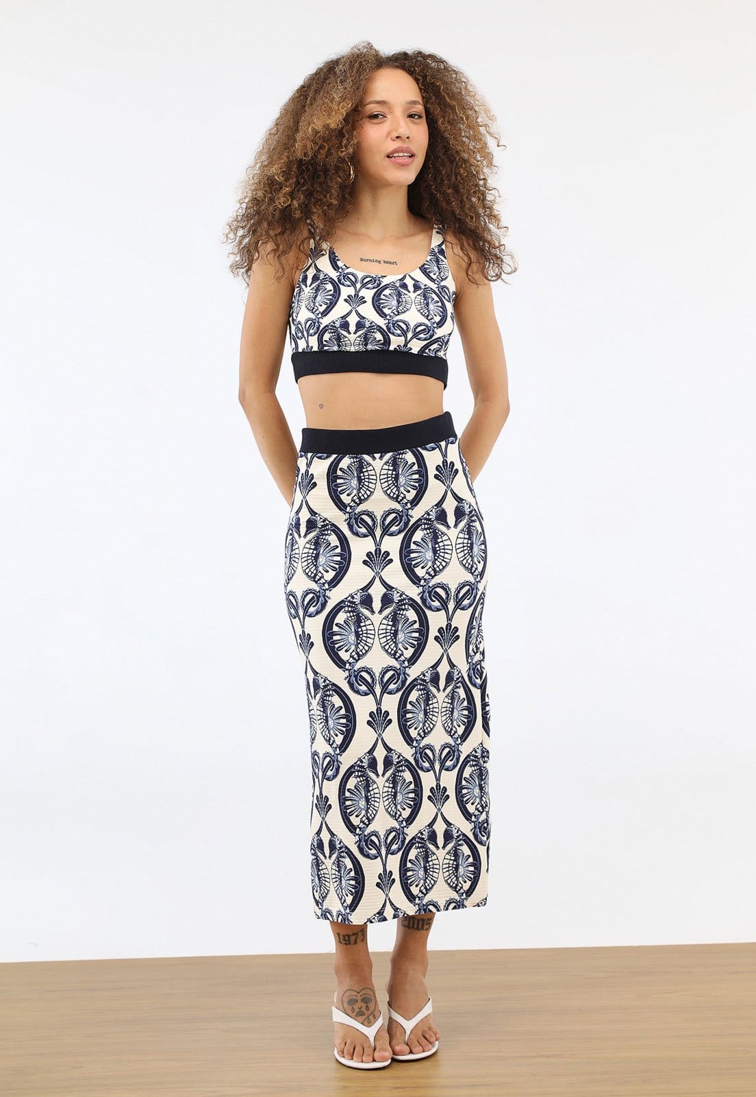 Vista 2 Saia Feminina FARM Midi Estampada Off-White FARM off-white white