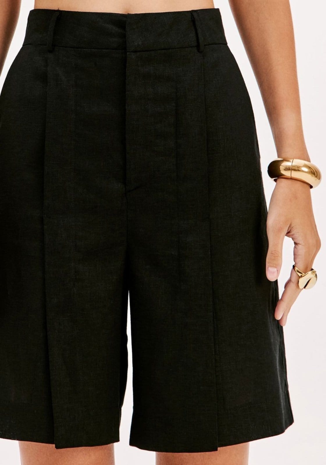 Vista 2 Bermuda Alfaiataria Fenda Com Linho Lança Perfume preto