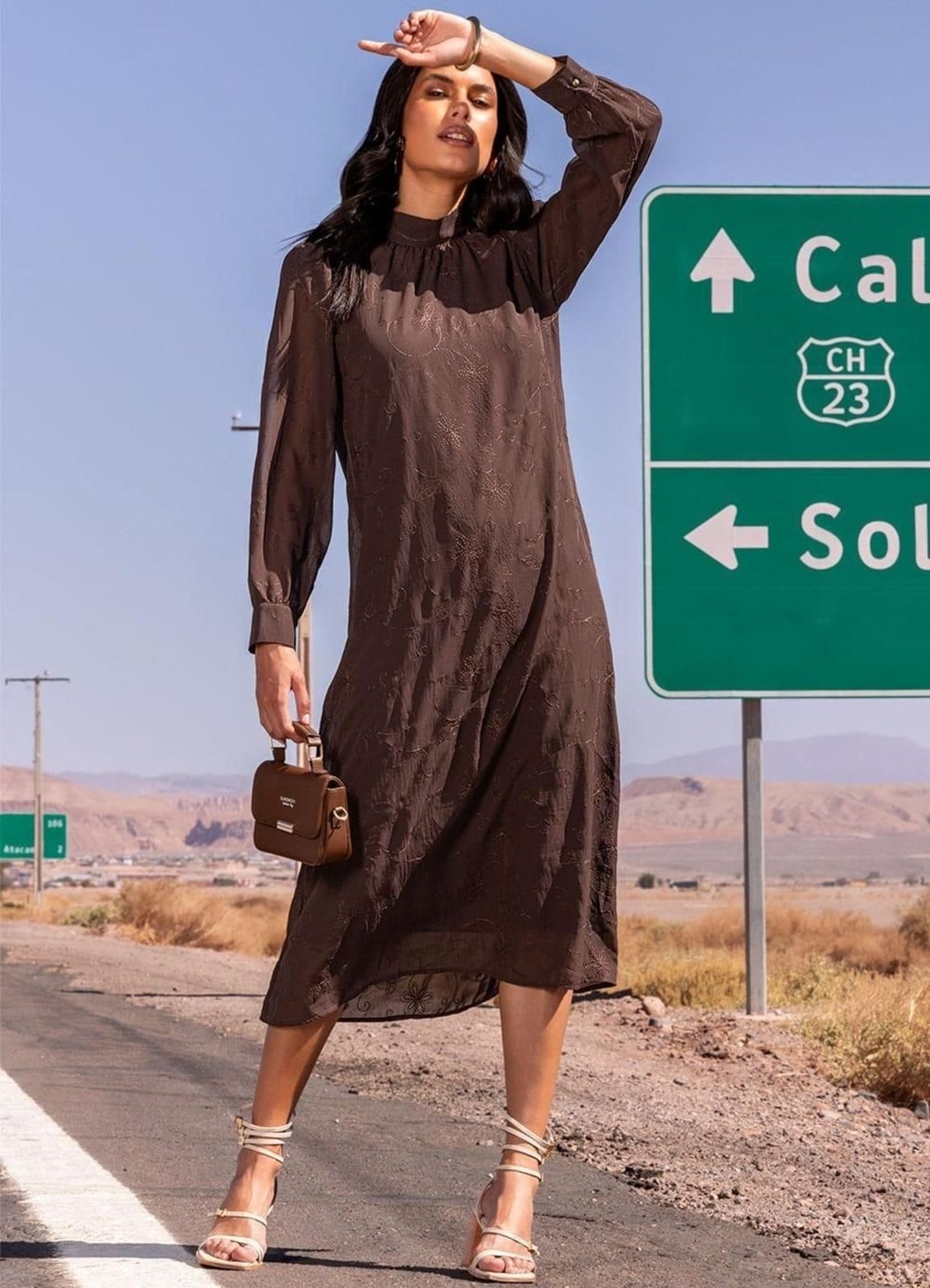 Vista 2 Vestido Feminino Bordado Em Chiffon Quintess Quintess marrom