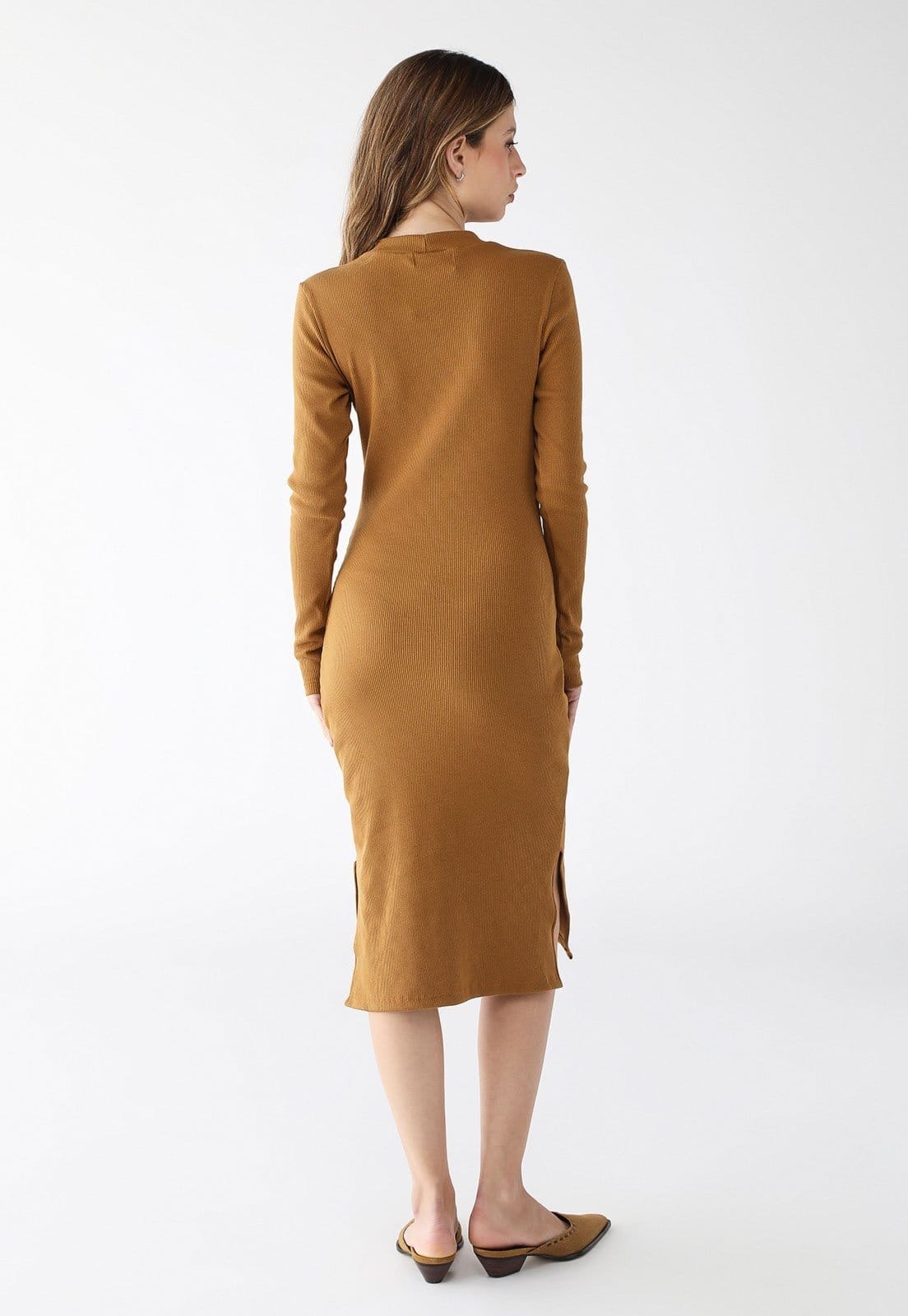 Vista 2 Vestido Midi Manga Longa Levosch Fendas Laterais Mostarda 77VS LEVOSCH cinza